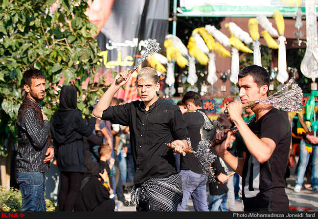 مراسم عزاداری و خیمه سوزان روز عاشورا در میدان امام حسین (ع) 