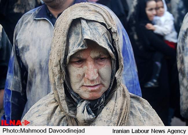 مراسم بزرگ گل مالی وعزادارای مردم خرم آباد / عاشورای ۹۳