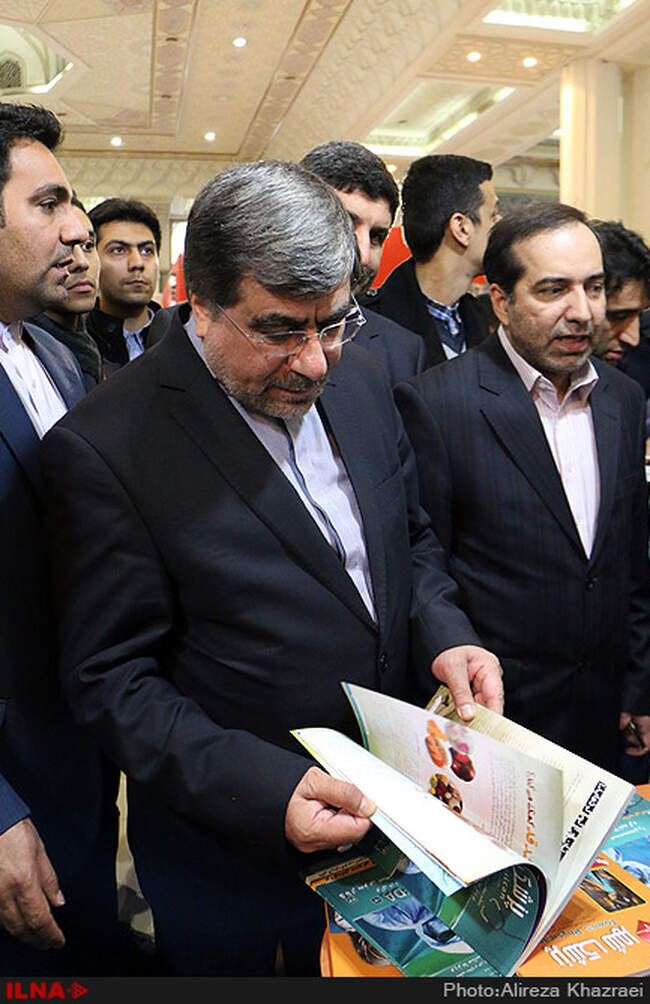 بازدید وزیر فرهنگ و ارشاد اسلامی از نمایشگاه مطبوعات