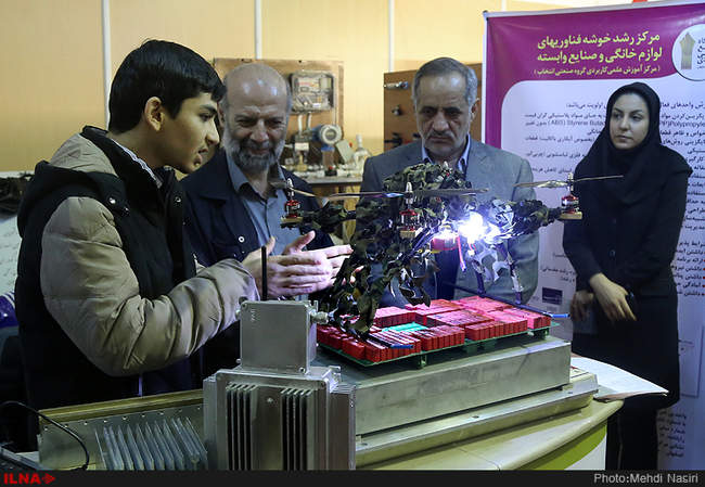 بازدید علیرضا محجوب از نمایشگاه بین المللی الکامپ