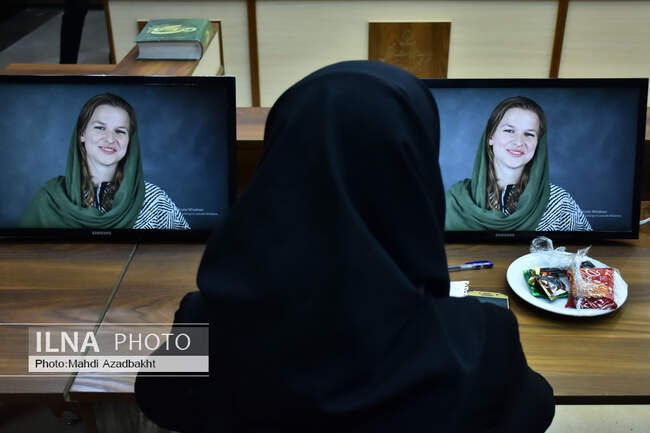 نشست وزیر میراث فرهنگی با زنان برتر کارآفرین در حوزه صنایع دستی