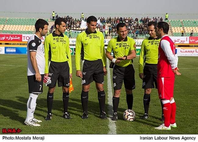 بازی فوتبال بین دو تیم صبا و تراکتور سازی تبریز