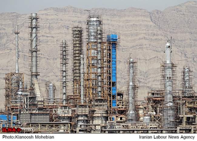 بازدید خبرنگاران از طرح افزایش تولید بنزین در پالایشگاه بندرعباس