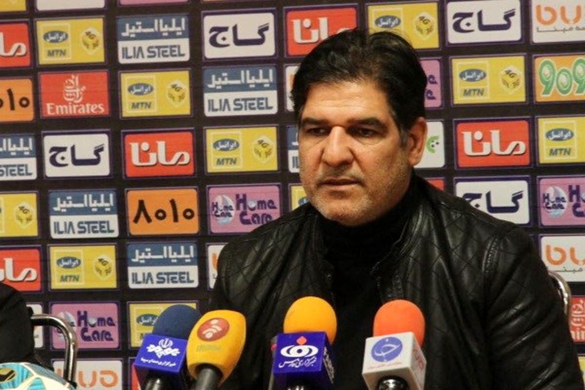 مهاجری: نوع فوتبال تدافعی تیمم را دوست ندارم/ داور به سود پرسپولیس سوت می‌زد