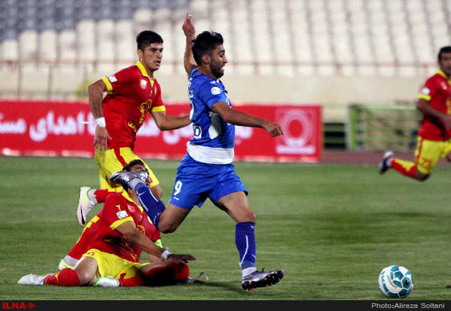 دیدار تیم های استقلال و نفت تهران