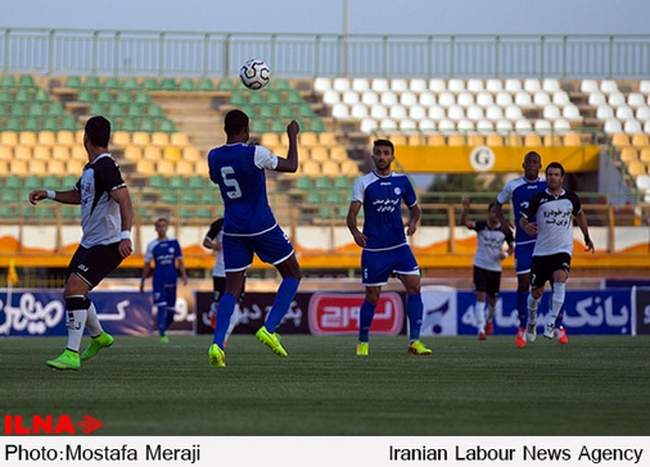 بازی فوتبال صبای قم و استقلال خوزستان