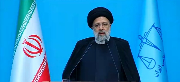 امروز وظیفه اصلی نیروهای انقلابی مقابله با جریان نفوذ است