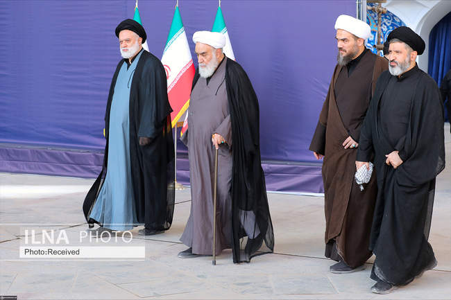 اقامه نماز بر پیکر رهبر شهید انقلاب با حضور جمعی از مسئولان، کارگزار�