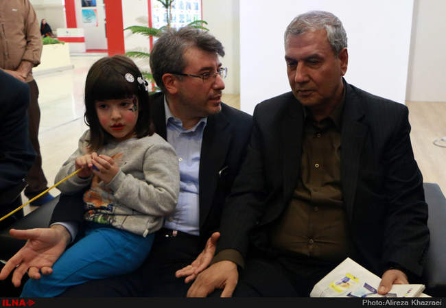 بازدید علی ربیعی وزیر تعاون، کار ورفاه اجتماعی ازنمایشگاه مطبوعات و 