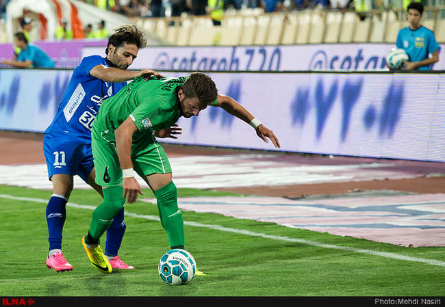 مسابقه فوتبال بین تیم های استقلال تهران و ماشین سازی تبریز