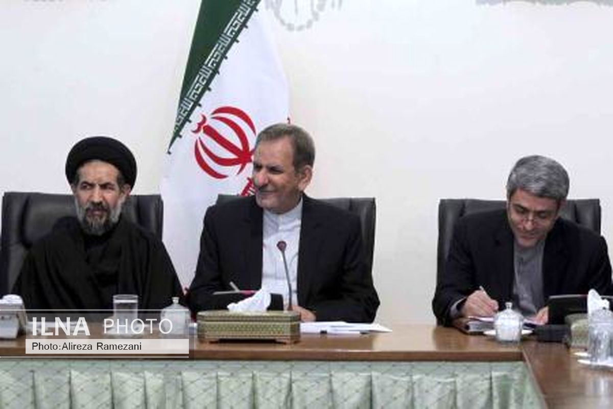 برنامه های ملی اجرایی سیاست های کلی اقتصاد مقاومتی توسط رئیس جمهوری تقدیم مقام معظم رهبری شد