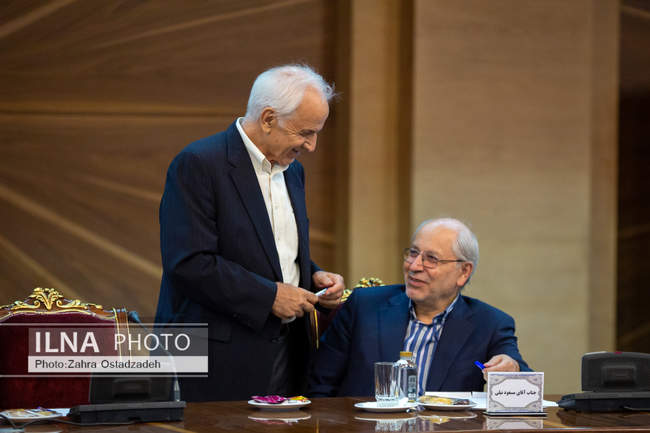 نشست صمیمی رئیس جمهور با جمعی از فرهیختگان علمی و اقتصادی