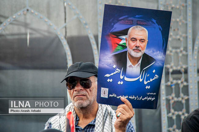 تشییع شهید اسماعیل هنیه و همراه شهیدش در تهران/1