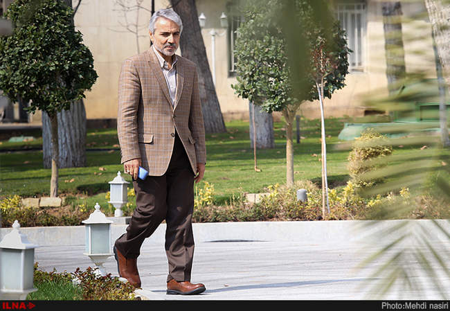 اعضای هیات دولت در حیاط پاستور