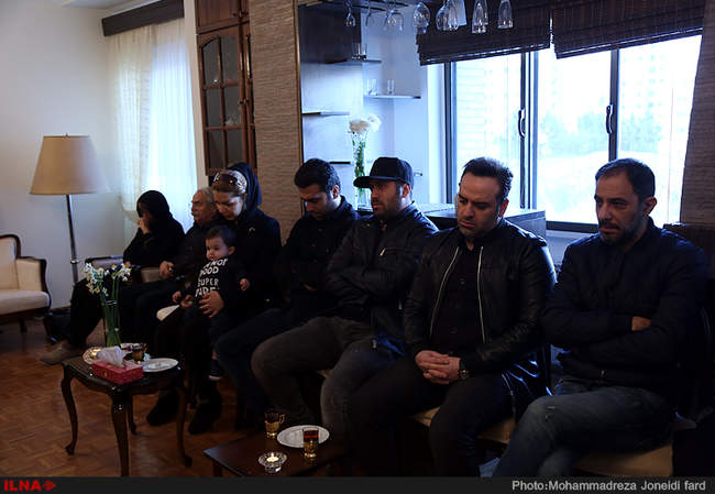 گزارش ایلنا از حضور هنرمندان سینما در منزل مرحوم نیما طباطبایی