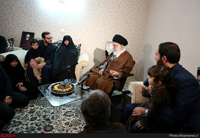حضور رهبر انقلاب در منزل سردار شهید حسین همدانی