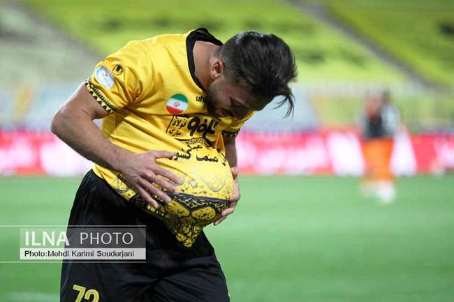 برد تیم فوتبال سپاهان  اصفهان برابر مس رفسنجان 