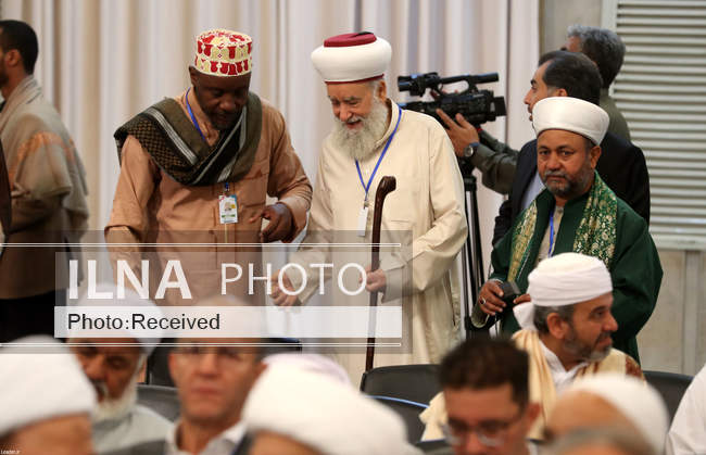 دیدار جمعی از مردم، مسئولان و مهمانان کنفرانس وحدت اسلامی با مقام مع�