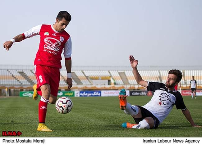 بازی فوتبال بین دو تیم صبا و تراکتور سازی تبریز