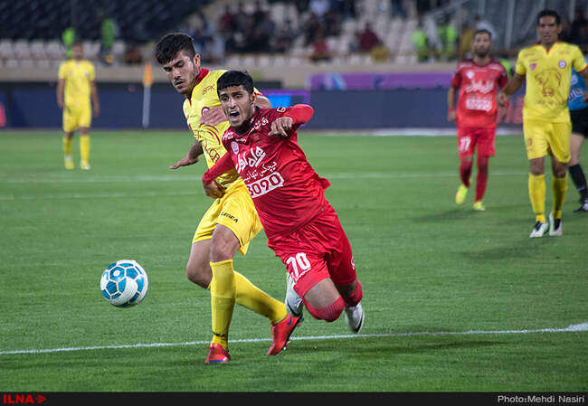 مسابقه فوتبال بین دوتیم پرسپولیس تهران و نفت تهران