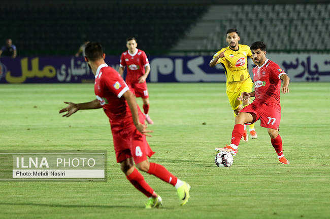 دیدار تیمهای فوتبال پرسپولیس تهران و فجر شهید سپاسی شیراز 