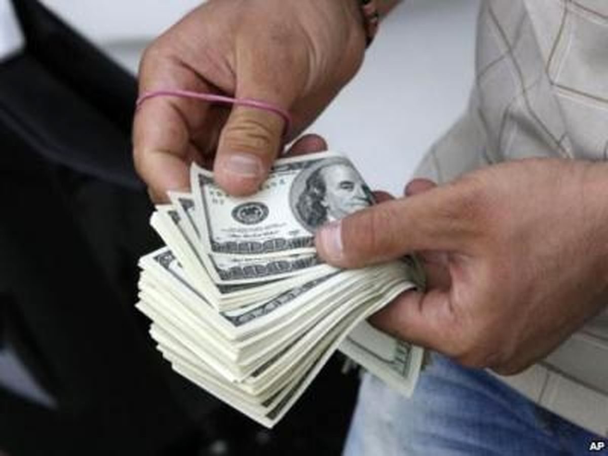 خودداری صرافی ها از خرید دلارهای بدون فاکتور/ آرامش در بازار ارز