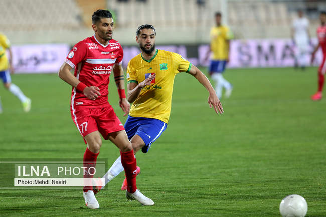 دیدار تیمهای فوتبال پرسپولیس تهران و نفت آبادان