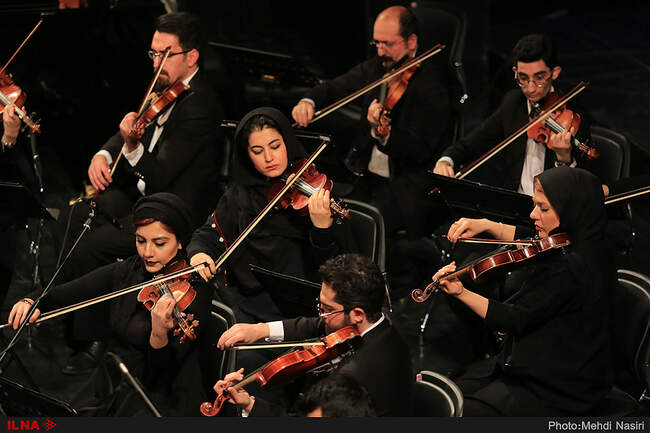 اجرای ارکستر ملی ایران به رهبری فریدون شهبازیان و خوانندگی سالار عقیلی