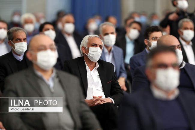 دیدار جمعی از فعالان بخش‌های مختلف تولید با رهبر معظم انقلاب