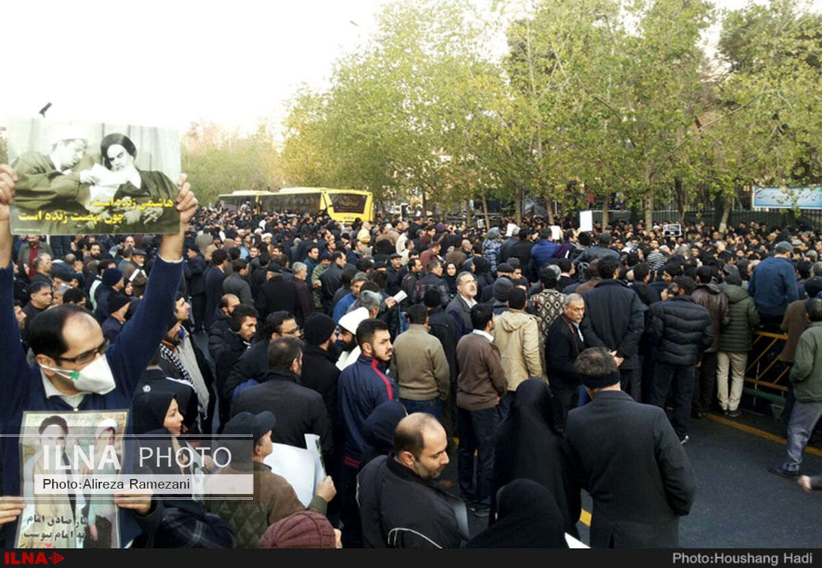 شعارها رفته رفته بیشتر می‌شود