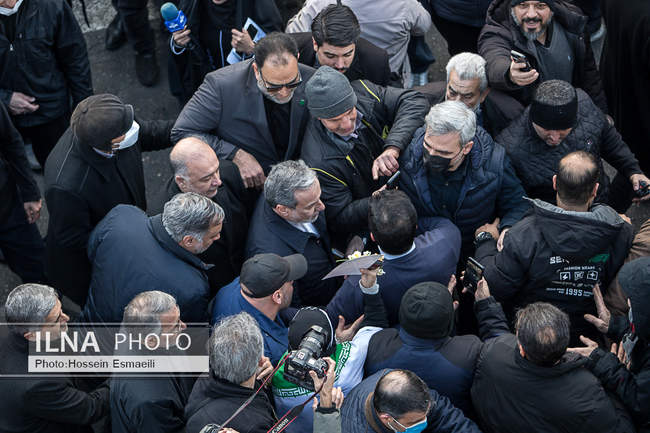 تشییع پیکر ۱۰۰ شهید مردمی و مدافع امنیت در تهران