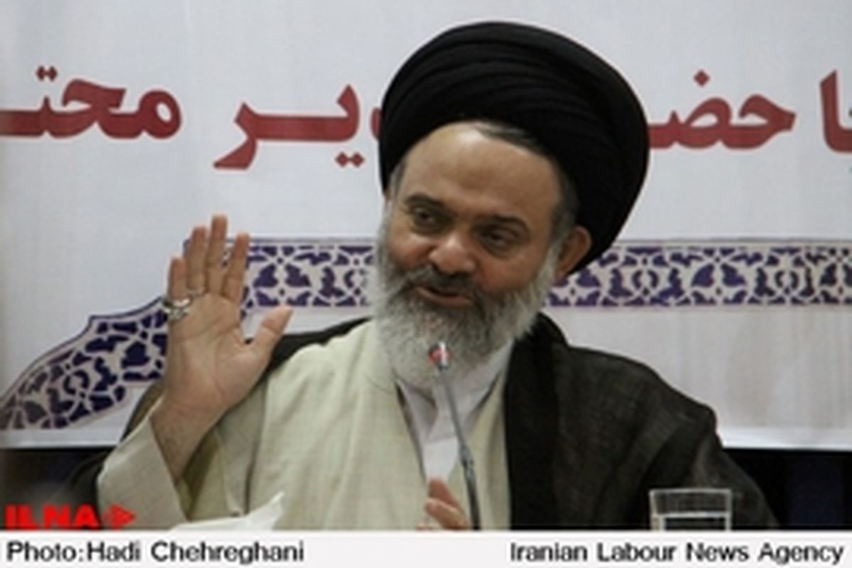 طلاب دچار سیاست‌زدگی و جناح‌گرایی نشوند