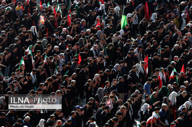 اقامه نماز بر پیکر رهبر شهید انقلاب در مصلای تهران / 7