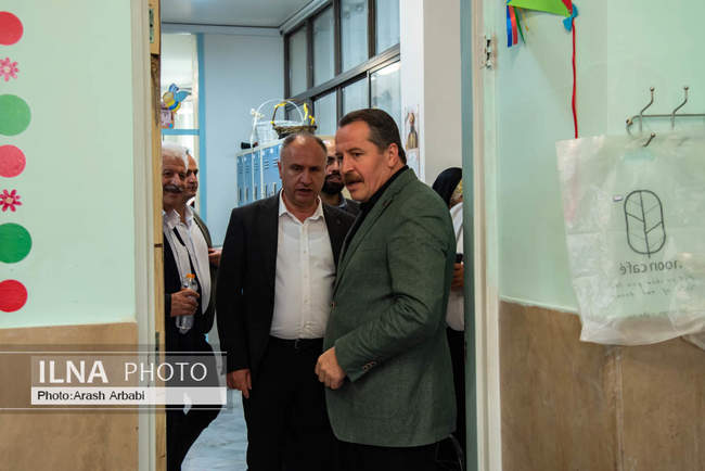 بازدید رییس کنفدراسیون اتحادیه کارمندان بخش عمومی ترکیه از دبستان ا
