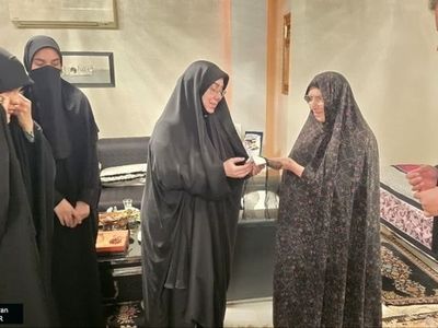 هدیه جالب فرزند امام(ره) به خانواده شهید امیرعبداللهیان