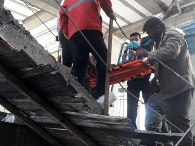 مصدومیت یک کارگر ساختمانی بر اثر سقوط از ارتفاع