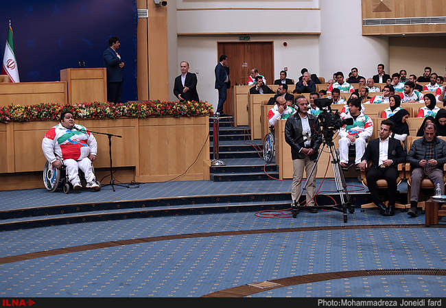 مراسم تجلیل از قهرمانان و نشان‌آواران المپیک و پارالمپیک