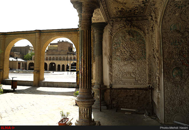 در داخل عمارت مسعودیه چه می گذرد؟