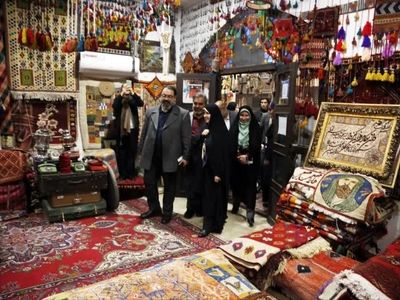 بازار هنر؛ پیونددهنده گردشگران با محصولات صنایع دستی است