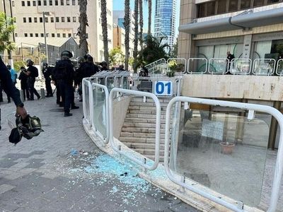زخمی شدن ۲۷ نیروی پلیس اسرائیل در تل آویو 