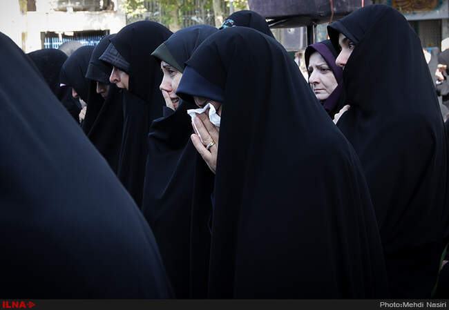 تشییع پیکردوتن از شهدای مدافع حرم در بازار تهران