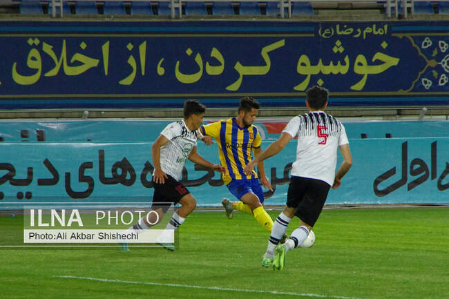 بازی تیم های شهر خودرو مشهد و نفت مسجد سلیمان