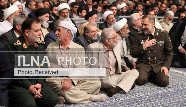 دیدار جمعی از مردم، مسئولان و مهمانان کنفرانس وحدت اسلامی با مقام مع