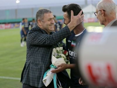  رجائیان: برای پرسپولیس باید 4 بار چمن ورزشگاه انقلاب را کوتاه می‌کردند/ یک شکل نبودن ورزشگاه‌ها چالشی برای مربیان است 