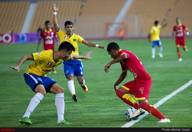 مسابقه فوتبال بین دوتیم نفت تهران و صنعت نفت آبادان