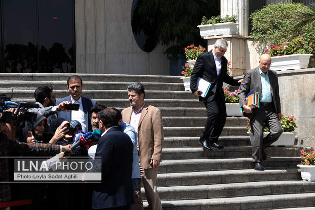 حاشیه جلسه هیئت دولت 