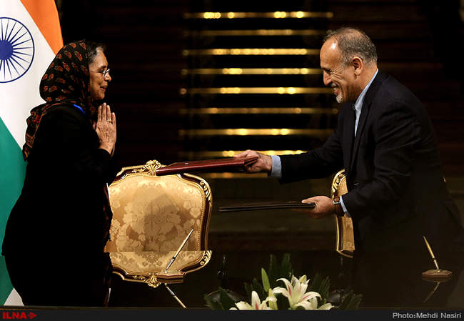 استقبال رسمی روحانی از نخست وزیر هند وامضای تفاهم نامه همکاری بین دو 