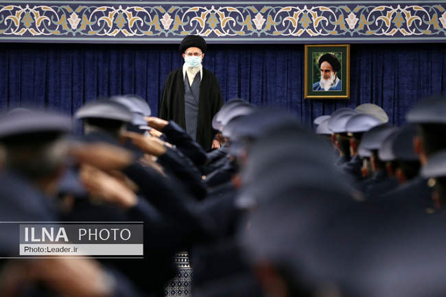 دیدار جمعی از فرماندهان نیروی هوایی و پدافند هوایی ارتش با رهبر انقل�