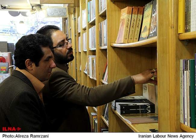 حضور اهالی فرهنگ و کتاب در کتابفروشی‌ها