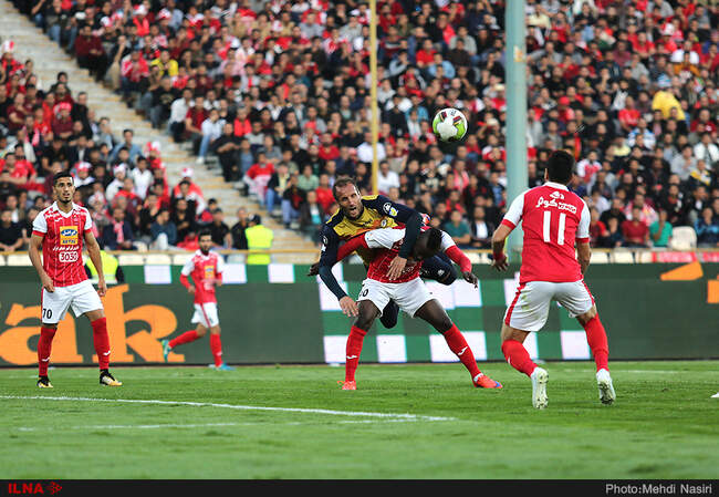 دیدار تیم های پرسپولیس تهران و نفت تهران